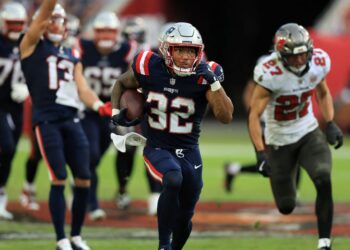 ¿Qué tan dominantes son los Patriots? Piden permiso para anotar