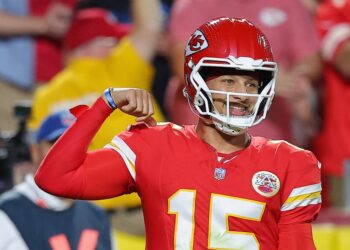 Mahomes brilla a costa de los Chiefs