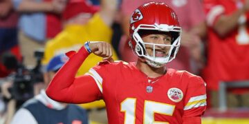 Mahomes brilla a costa de los Chiefs