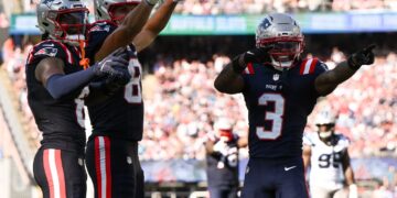 Patriots arrollan a los Panthers con dominio en las tres fases