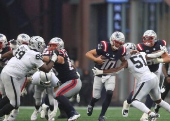 Patriots abren la temporada con derrota frente a los Raiders